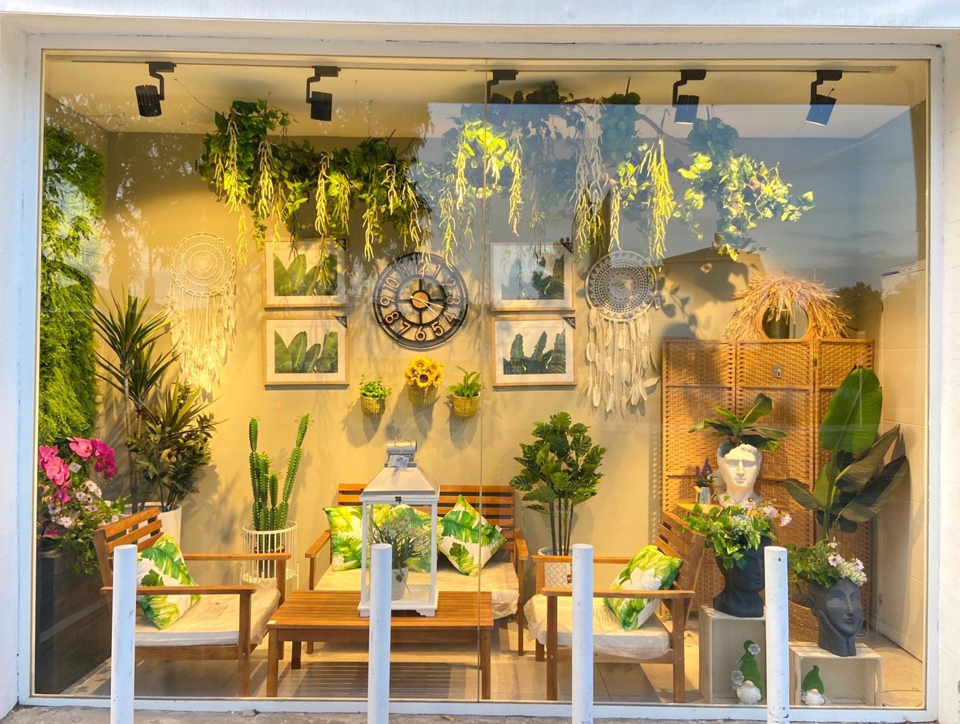 Interior de la floristería Meuhouse en L'Eliana
